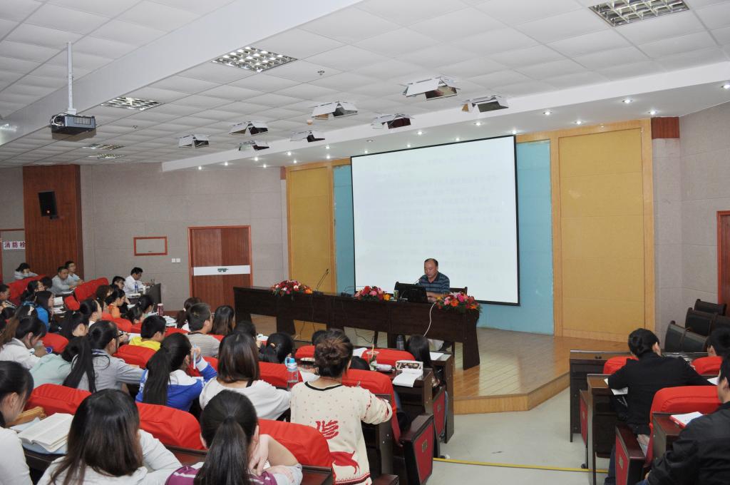 南开大学硕士生导师,博士卢燕新应邀来我系作报告